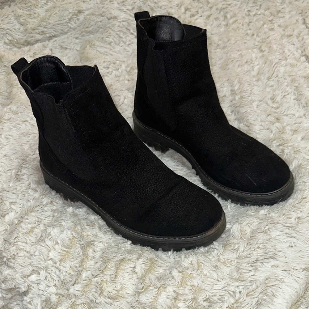 Cliffs Stylish Black Ankle Boots